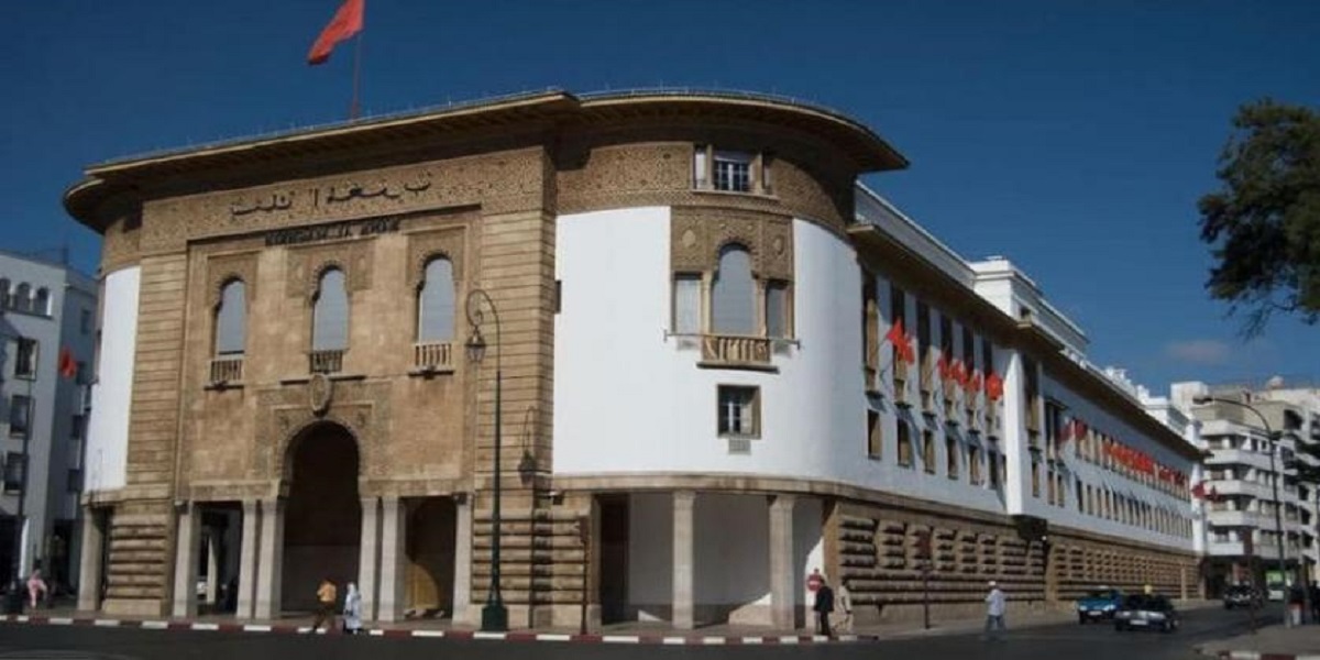 بنك المغرب يرصد انخفاض قيمة الدرهم أمام الدولار