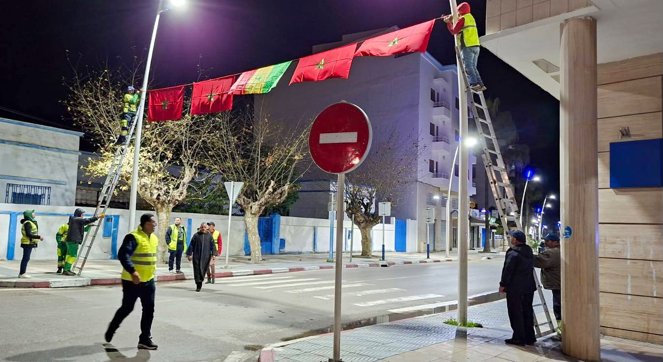 مرتيل تتزين بالأعلام المغربية والسنغالية احتفاء بخوض أسود الأطلس لمباراة نهائي الكان
