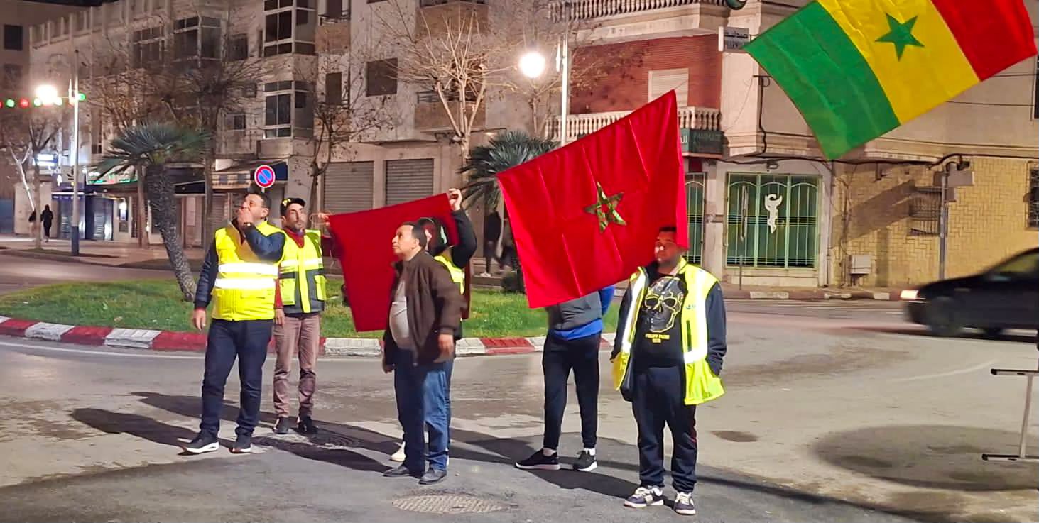 مرتيل تتزين بالأعلام المغربية والسنغالية احتفاء بخوض أسود الأطلس لمباراة نهائي الكان