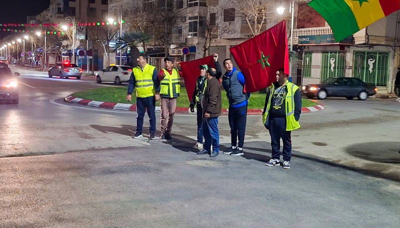 مرتيل تتزين بالأعلام المغربية والسنغالية احتفاء بخوض أسود الأطلس لمباراة نهائي الكان