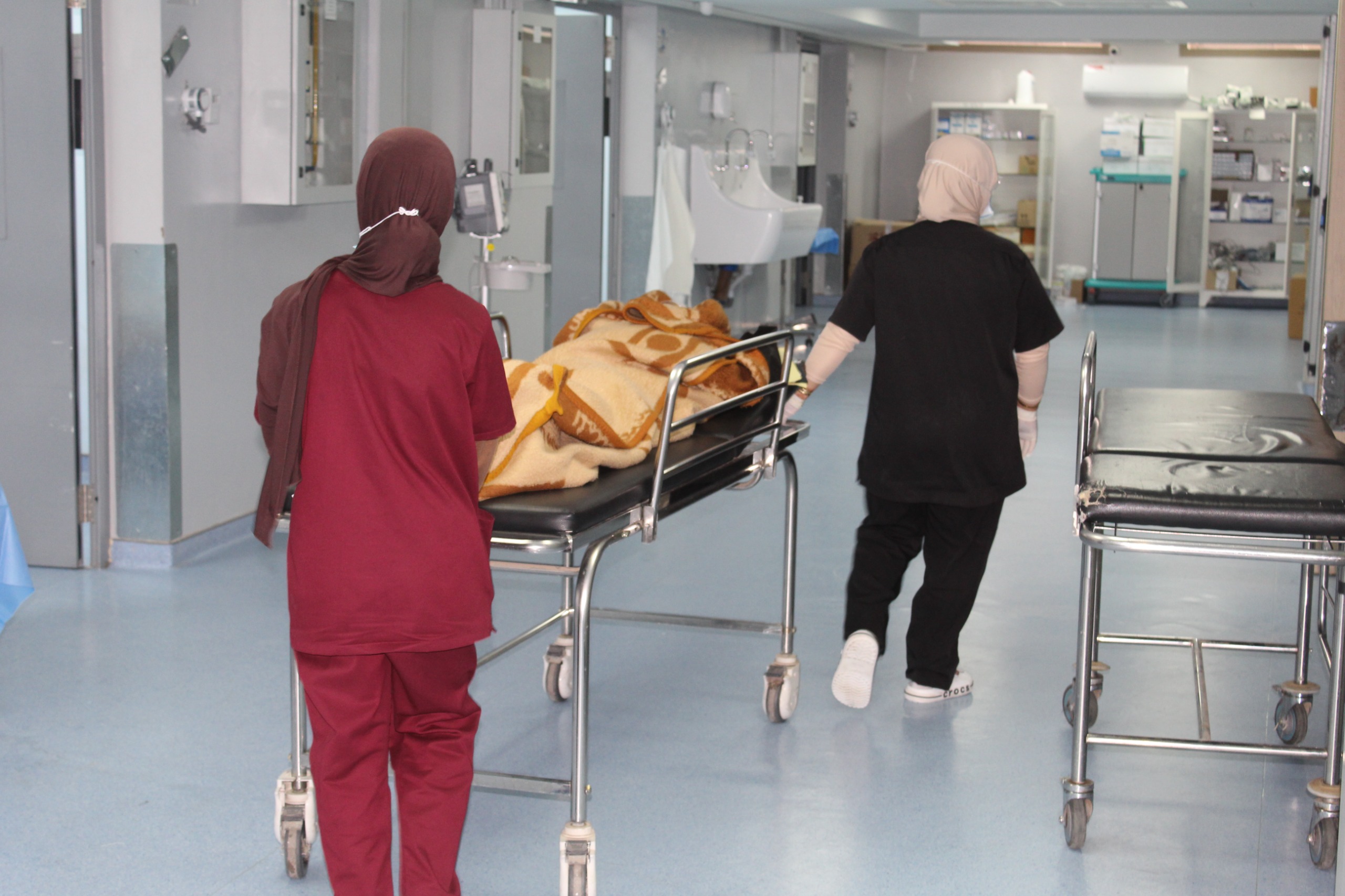 سابقة.. نجاح عمليتين دقيقتين لتثبيت الخصية بالمنظار لطفلين بمدينة مغربية -صور