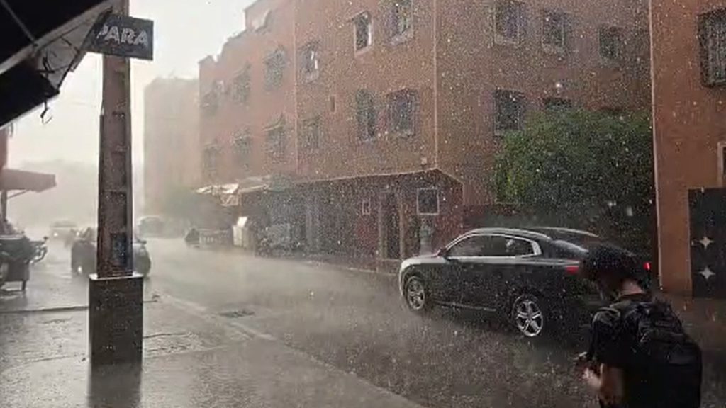 نجاة أسرة من موت محقق بسبب سيول واد نواحي مراكش